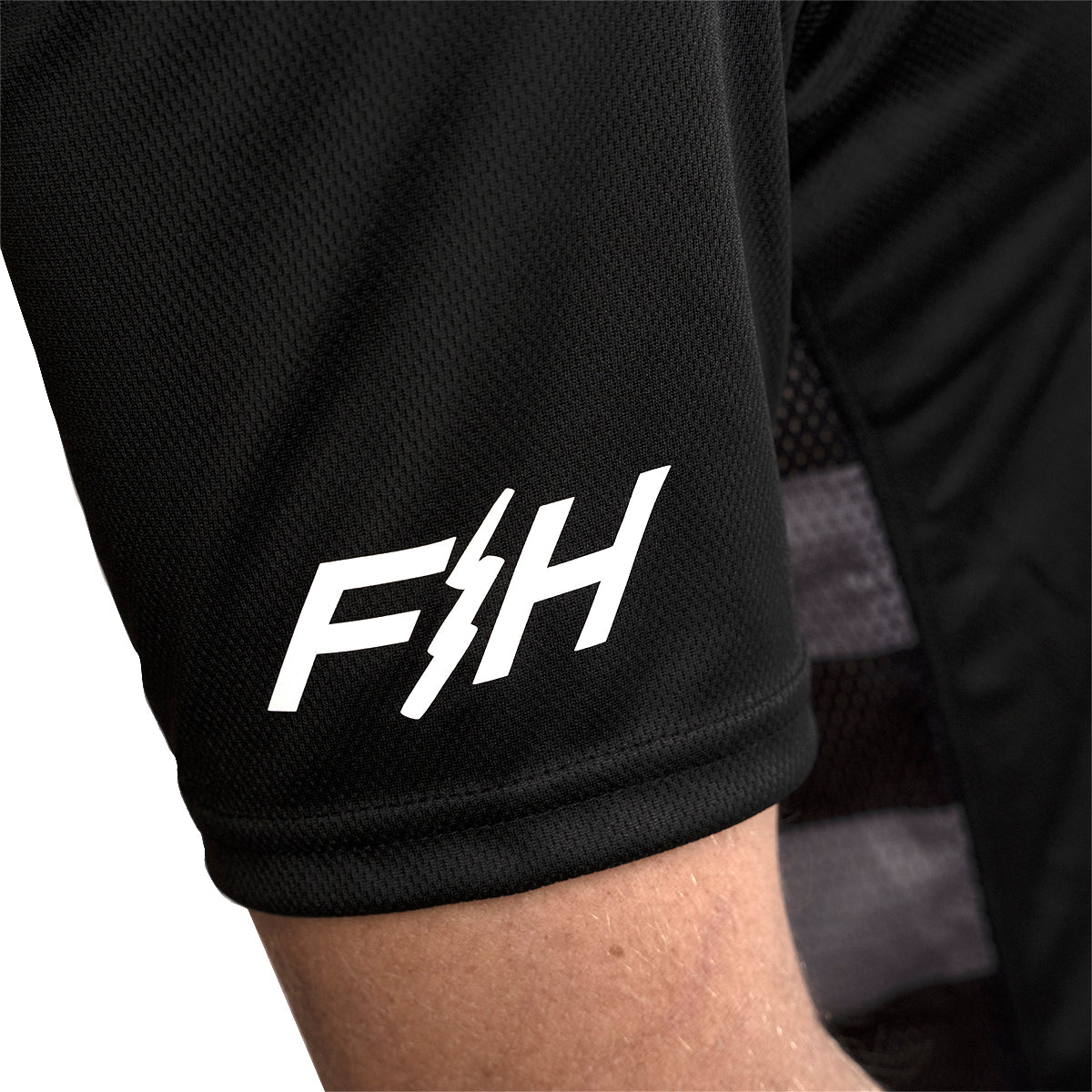 Classic Outland SS Jersey - Black - Bicycle Warehouse