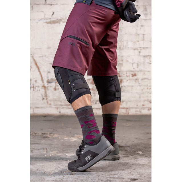 iXS iXS Carve Race Knee Guards - Lower Body Protection - Bicycle Warehouse