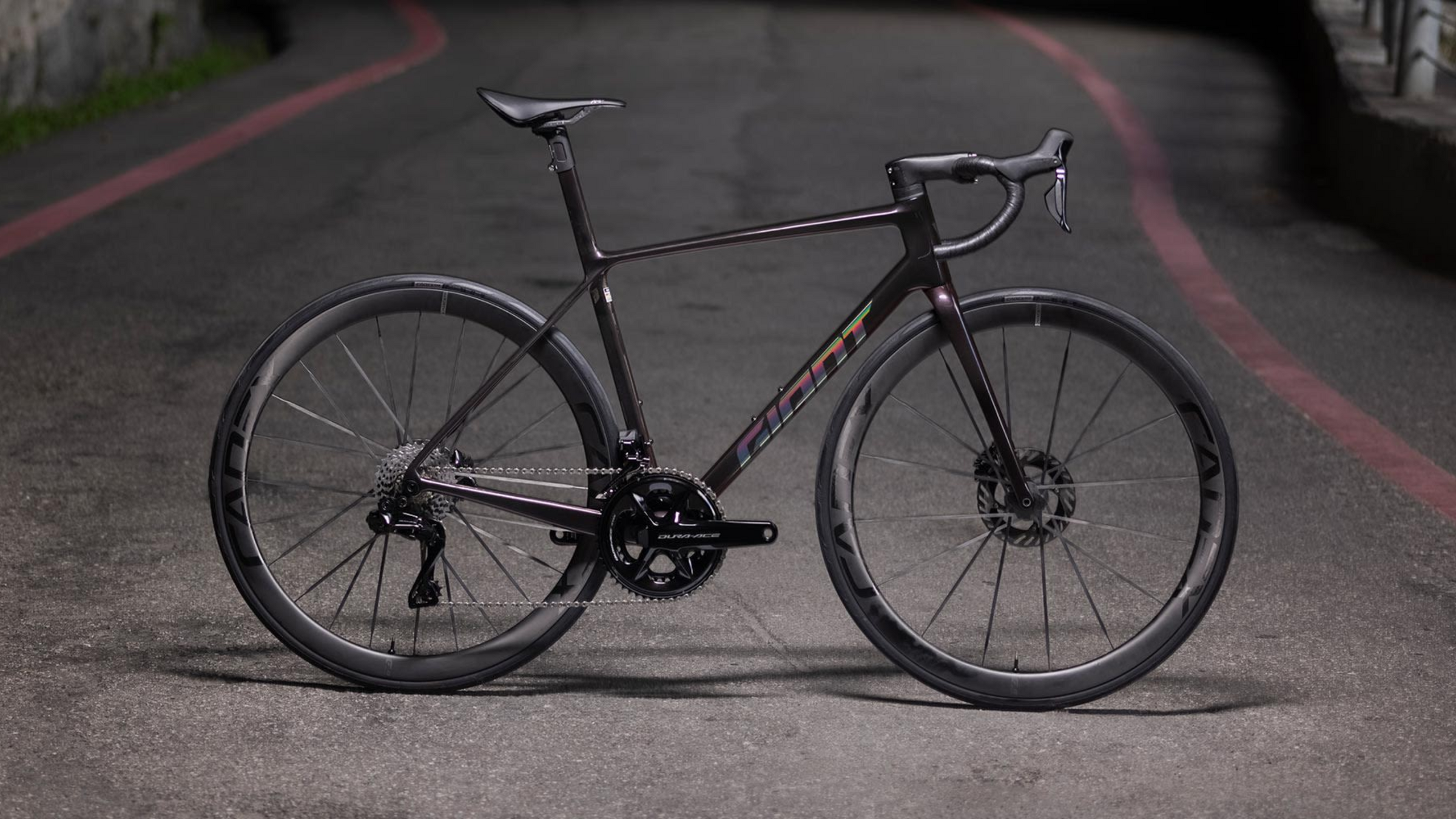 The Giant TCR Advanced Road Bike - Bicycle Warehouse