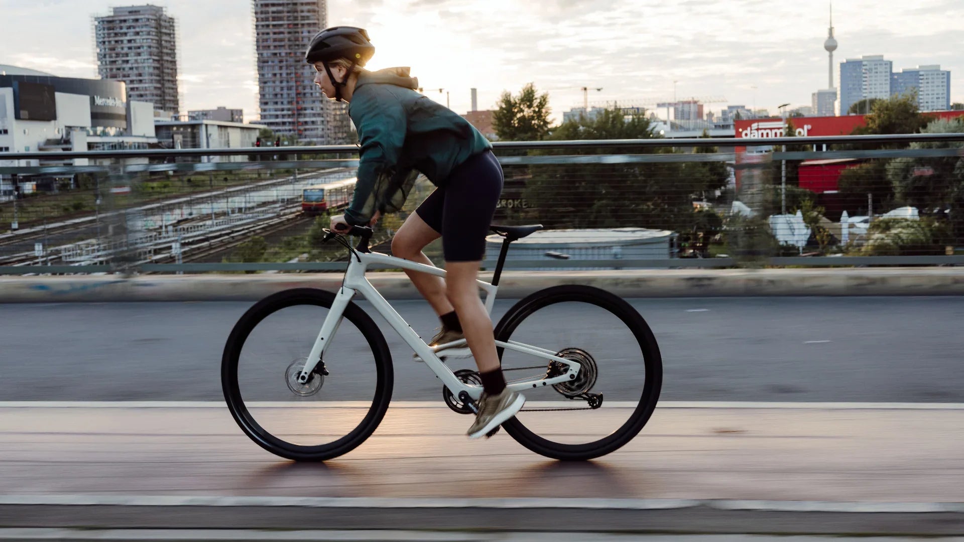 Specialized Sirrus hybrid bike