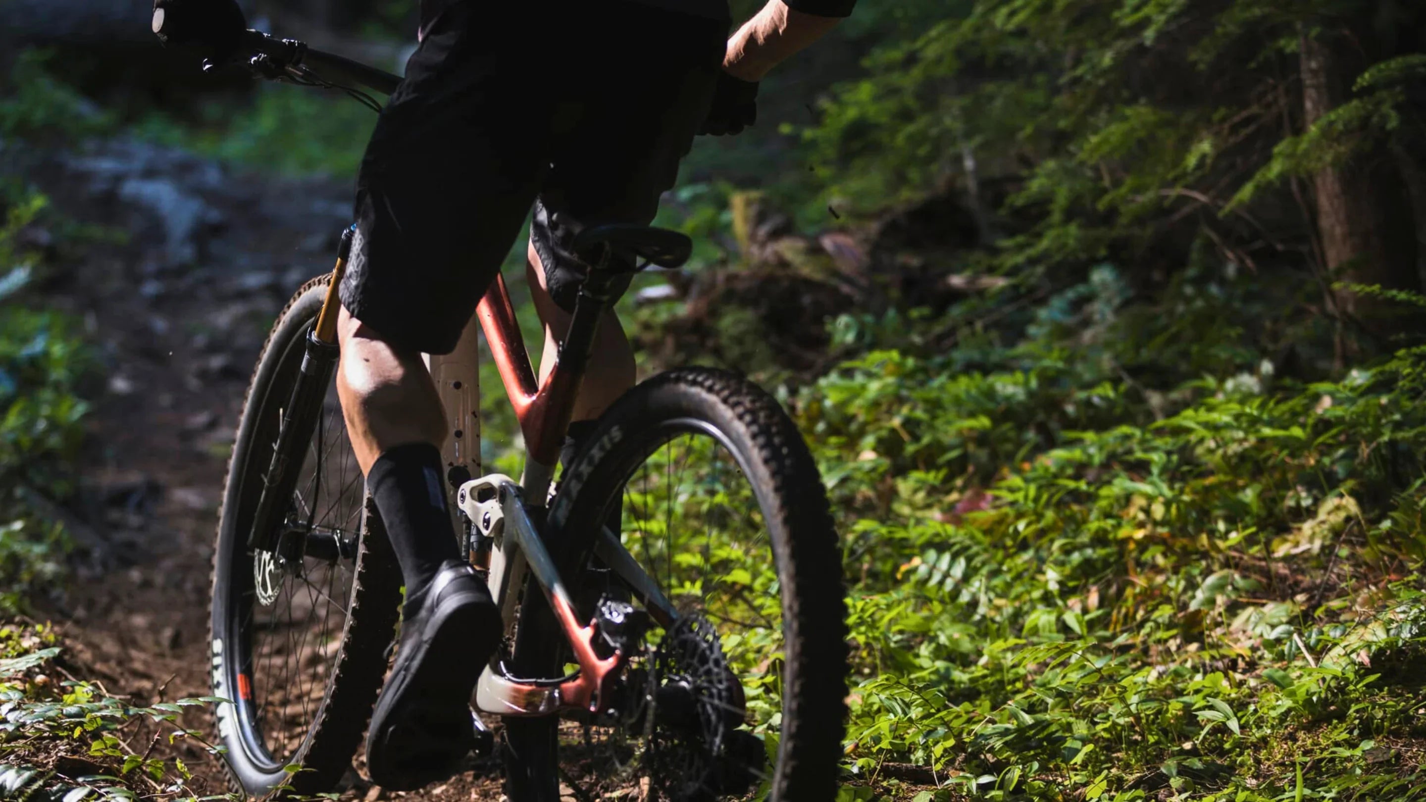 Men’s Road & MTB Shorts – Comfort & Performance for Every Ride