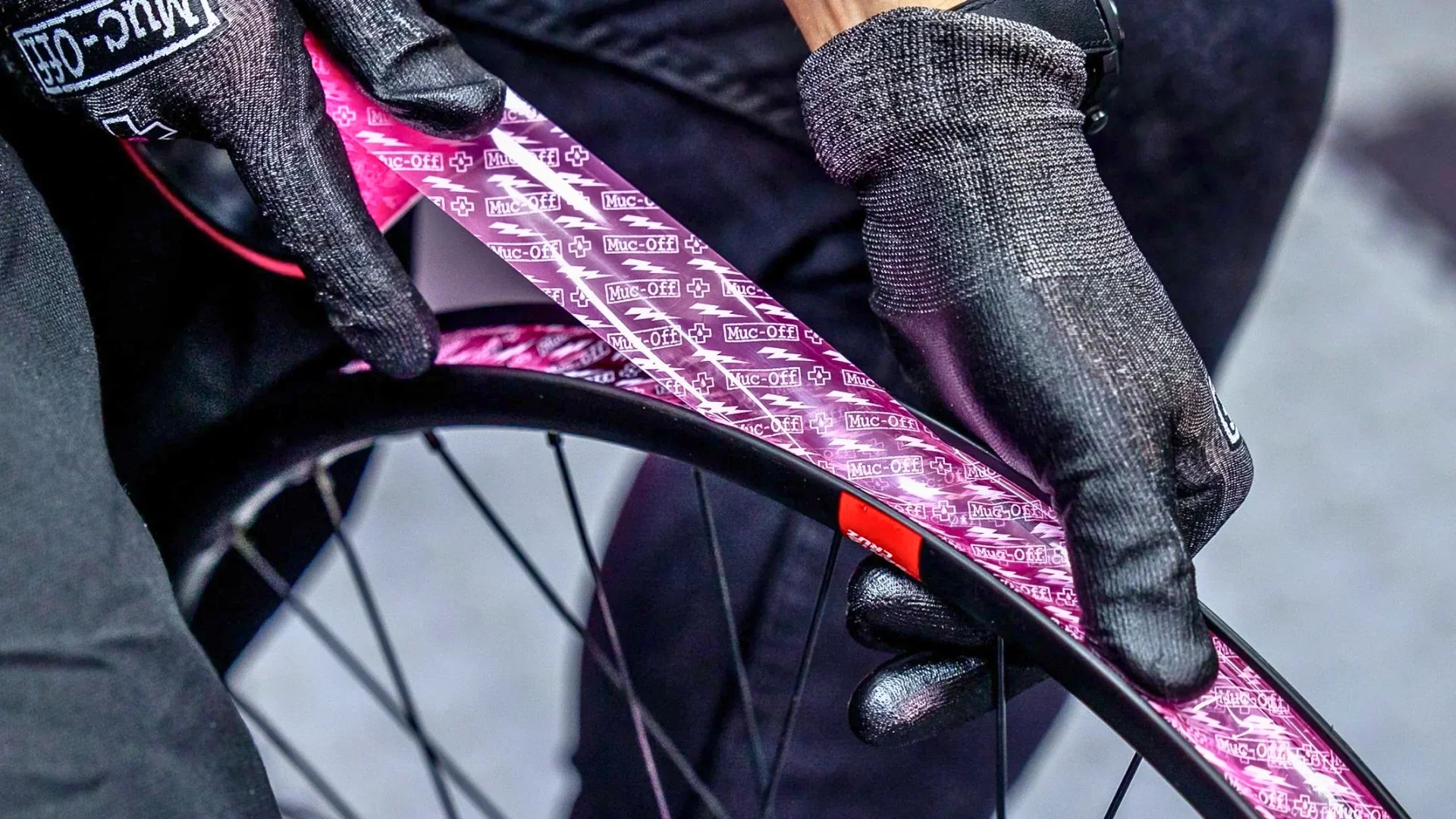 Tubeless rim tape for road and mountain bike tires