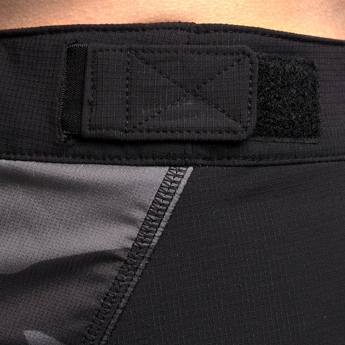 Crossline 2.0 Black Camo Shorts - Bicycle Warehouse