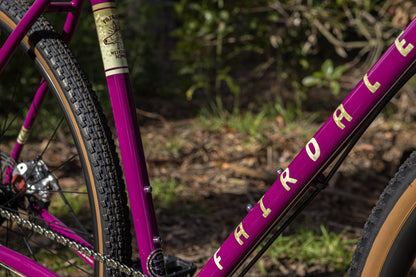 Weekender Nomad (Gloss Berry in XS-XL)