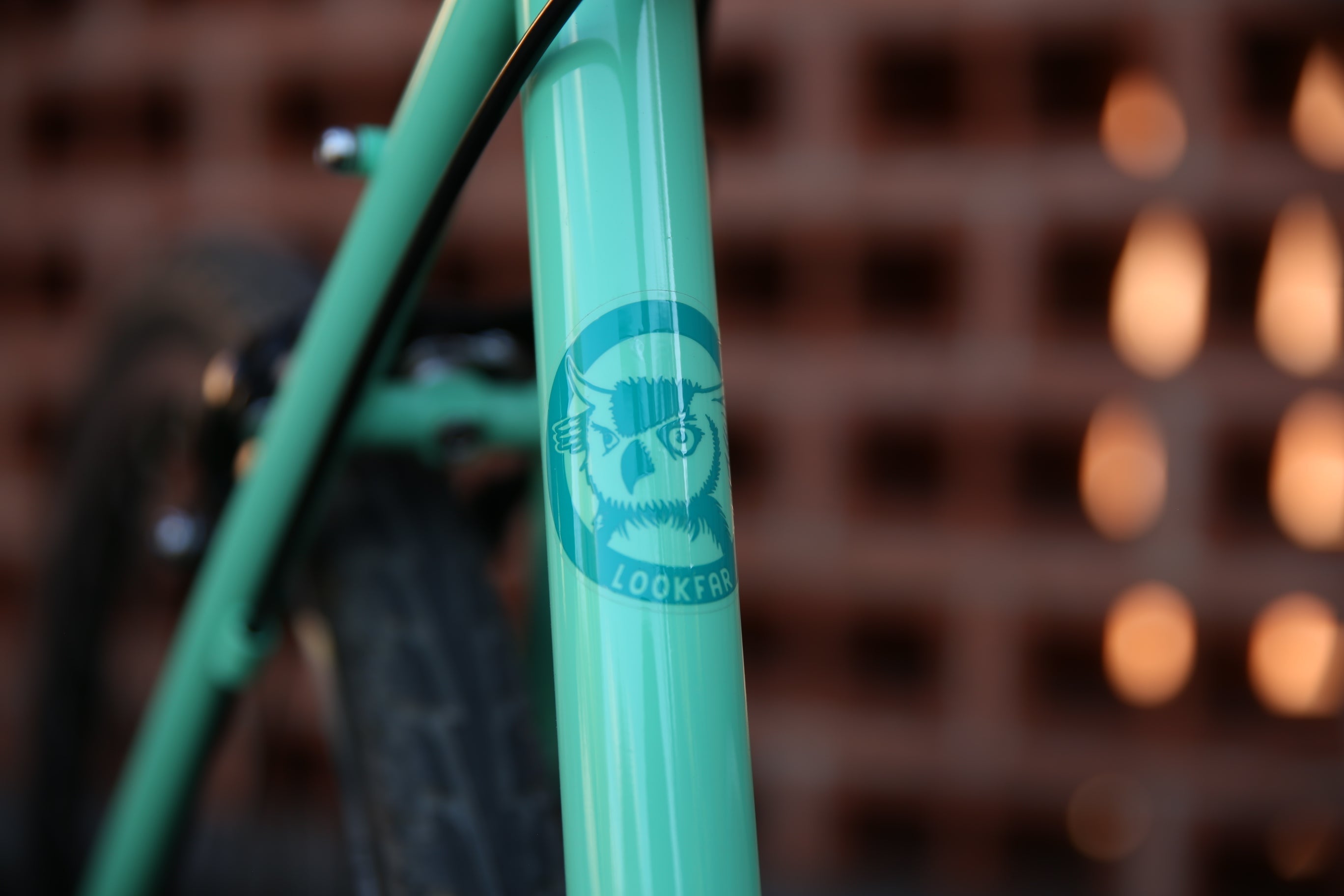 Fairdale Lookfar Hybrid Bike - Gloss Toothpaste – Bicycle Warehouse