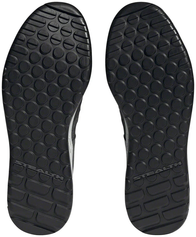 Trailcross XT Flat Shoes - Mens Core Black/Ftwr White/Gray Six 8 - Bicycle Warehouse