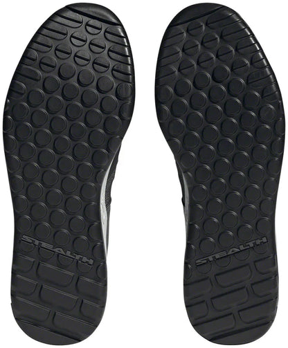 Trailcross XT Flat Shoes - Mens Core Black/Ftwr White/Gray Six 8 - Bicycle Warehouse