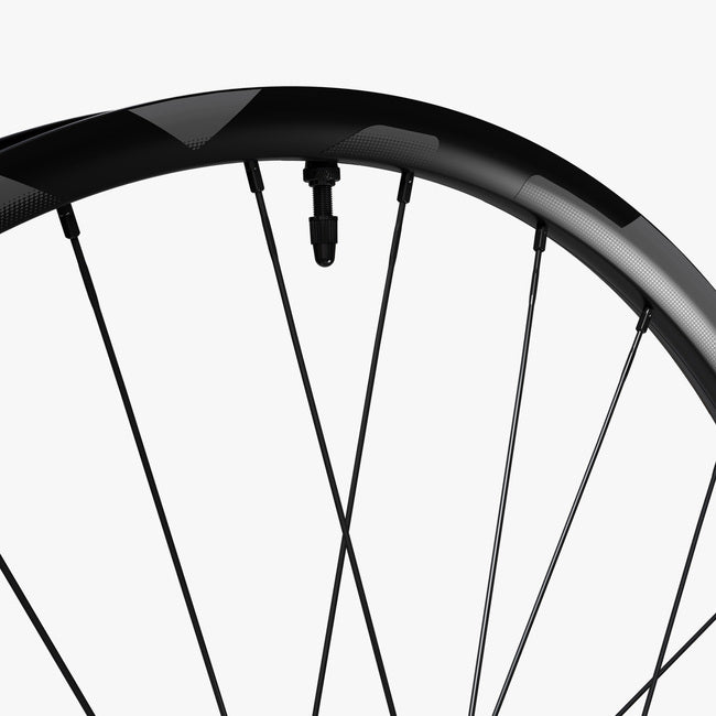 WHEEL, WH-M8200-B-29, DEORE XT, FRONT, RIM:29, 28H, F:15MM E-THRU TUBELESS OLD:110MM, W/TUBELESS TAPE, FOR CENTERLOCK DISC