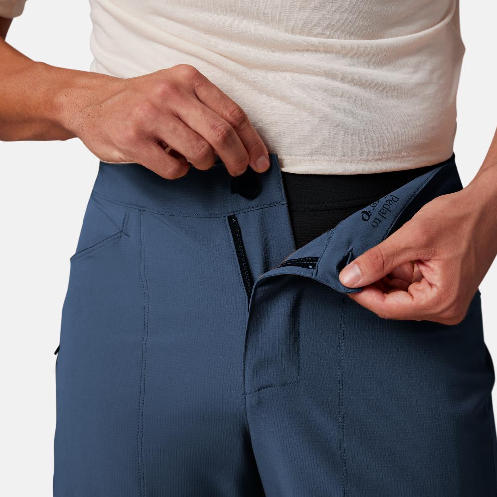 Pearl Izumi Men's Canyon Shorts with Liner - Bicycle Warehouse