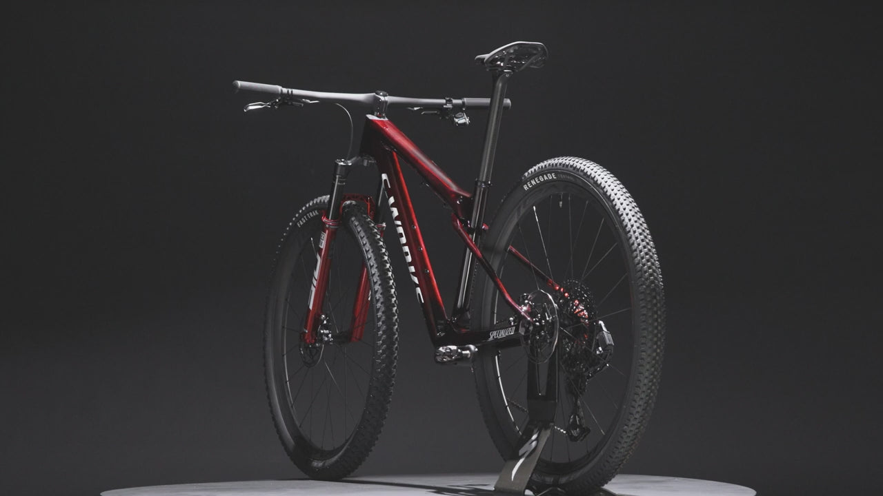 Load video: Features of the Specialized Epic World Cup Pro (2024)