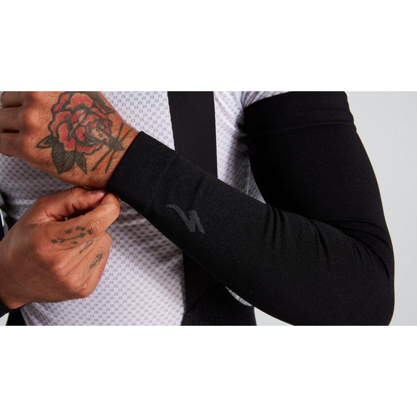 Specialized Seamless UV Arm Covers - Arm covers - Bicycle Warehouse