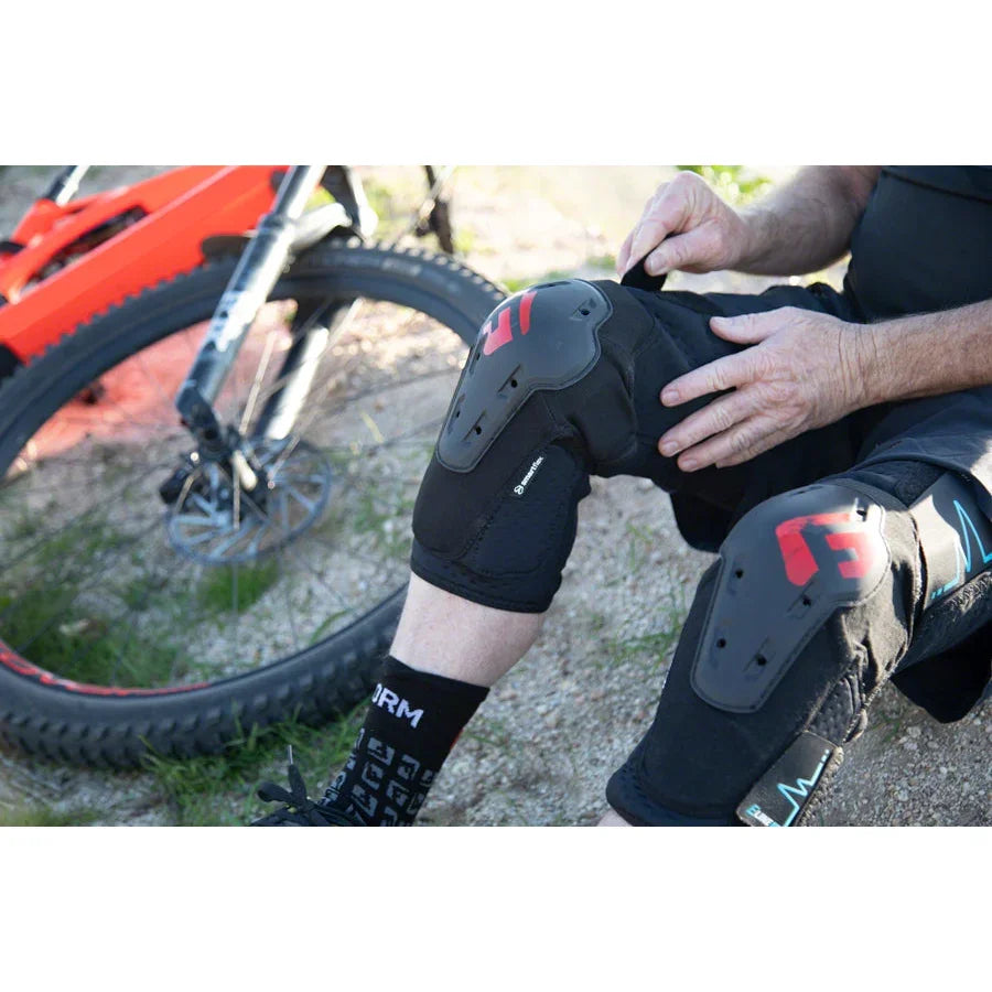 G-Form E-Line E-Bike Knee Pads - Black - Protective - Bicycle Warehouse