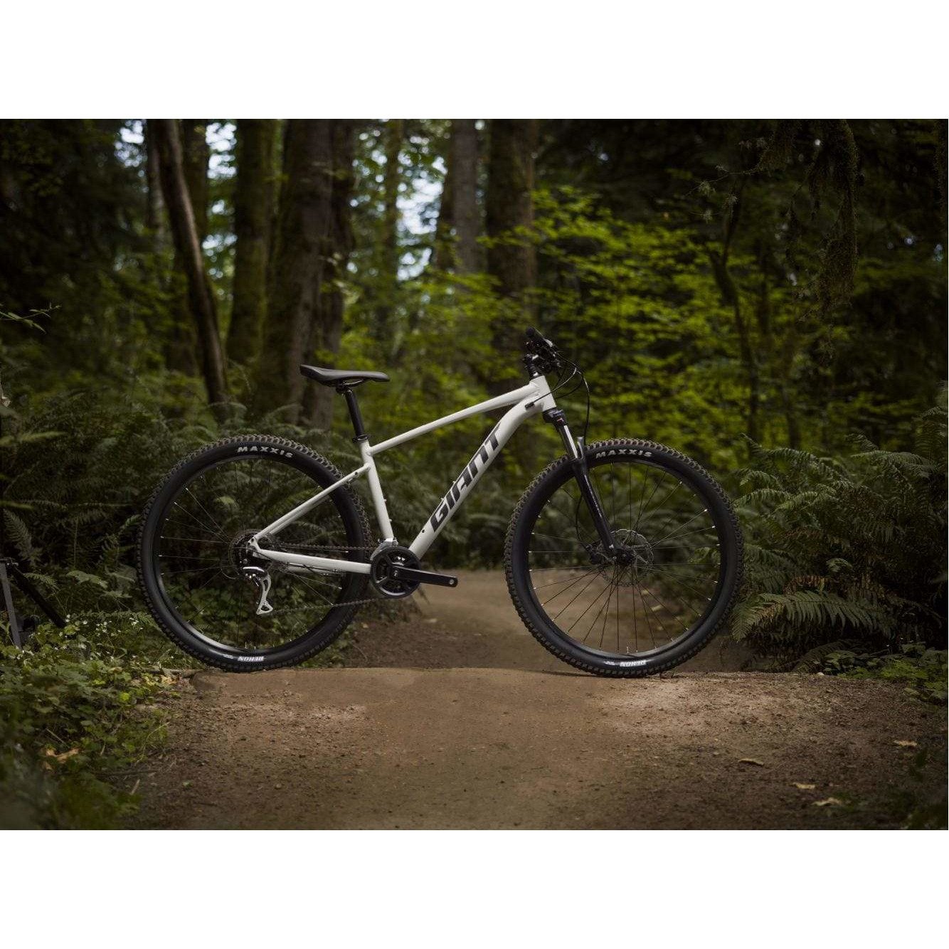 Giant Talon 1 27.5" Mountain Bike (2021)